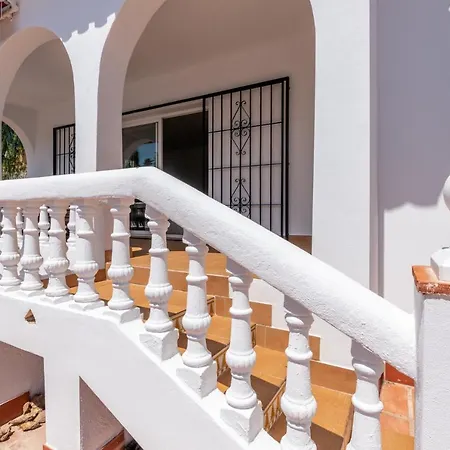 Alegria Big Terrace, Private Pool & Parking Villa