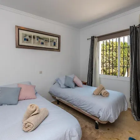 Alegria Big Terrace, Private Pool & Parking Villa *